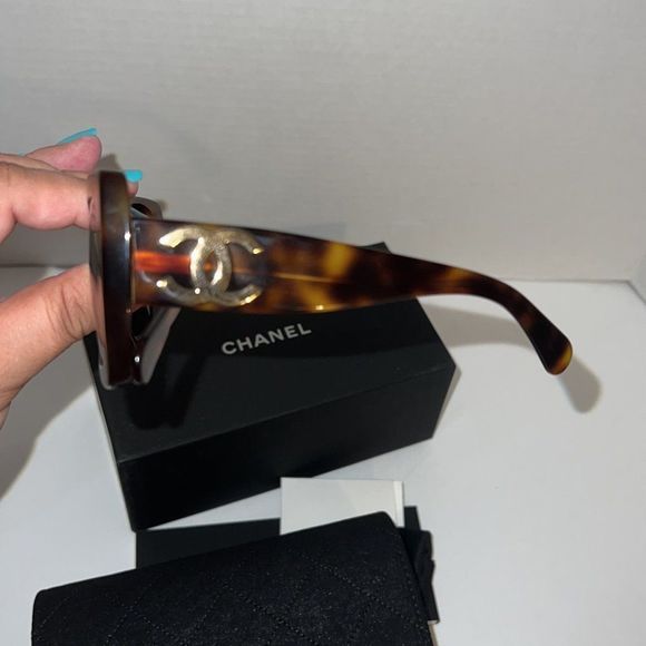 Chanel Ch5494 Trt shn, Brn Polarized Sunglasses - Picture 3 of 8